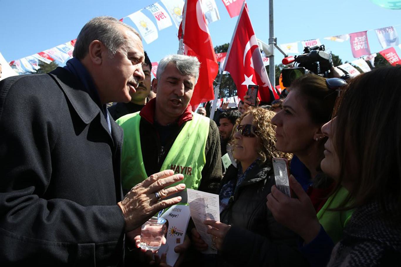 Cumhurbaşkanı Erdoğan 'hayır' standını ziyaret Etti